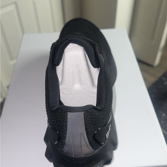 Alo Recovery Mode Sneaker - Picture 3 of 3